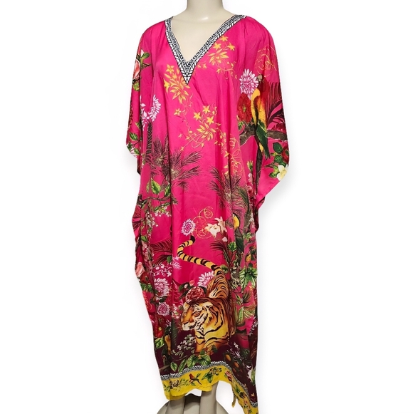 Pink and Black Patterned Kaftan by Winlar - Picture 5 of 9